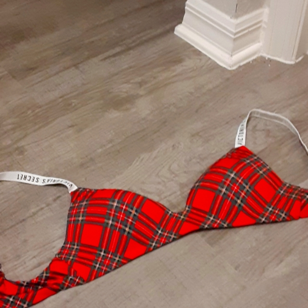 Victoria's secret bra!!